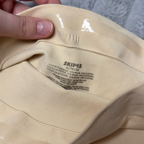 Skims Seamless Sculpt High Waisted Thong Color Sand - Picture 8 of 8